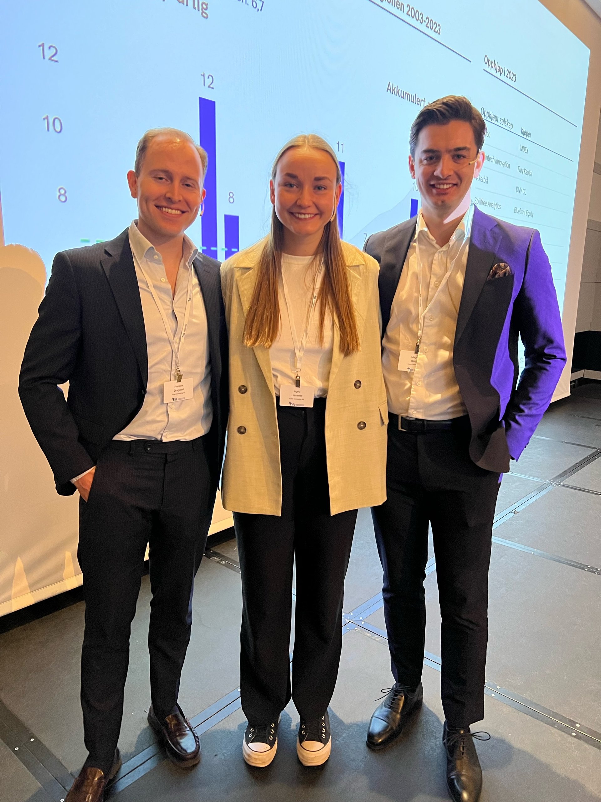 tre mennesker p&aring; konferanse.jpg