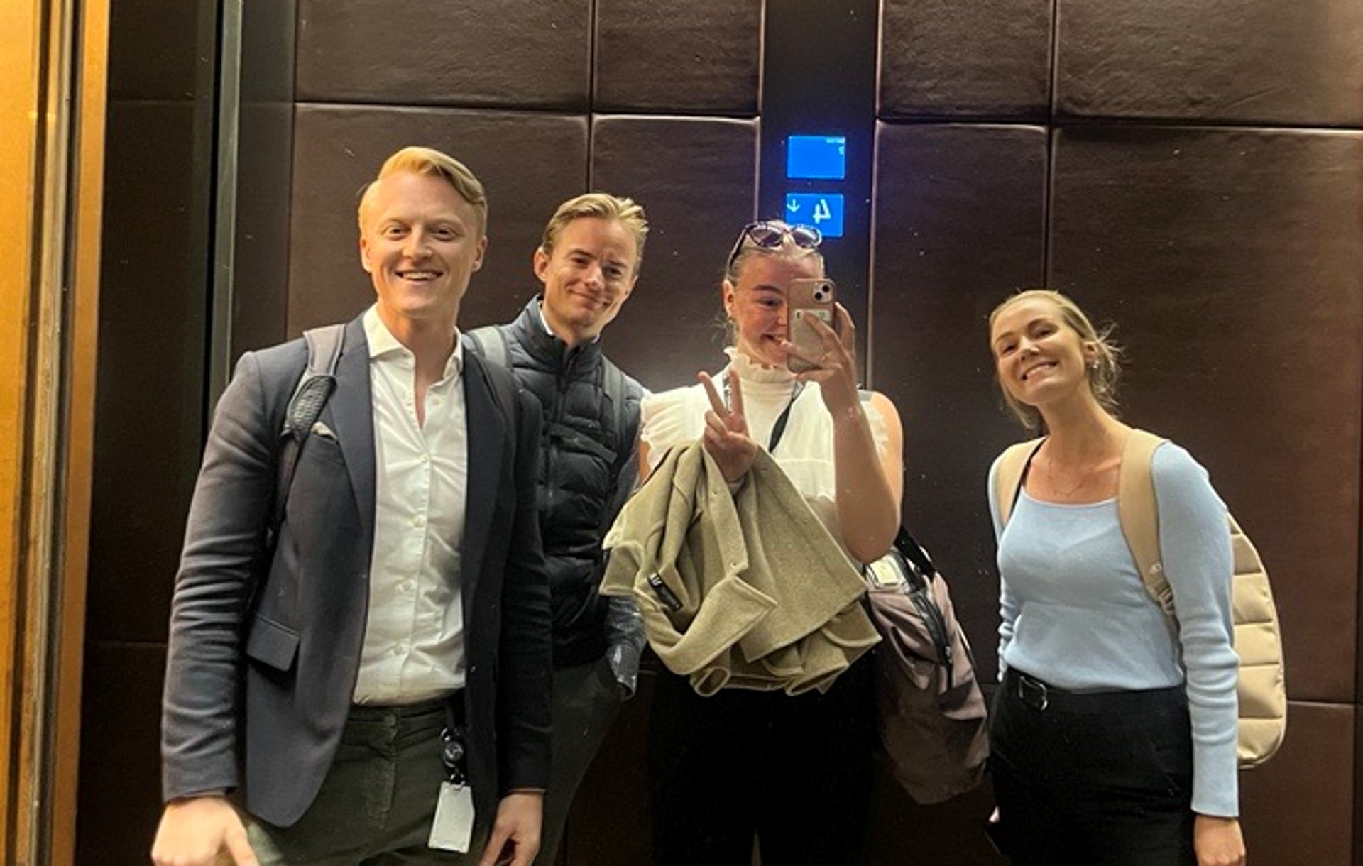 Fra venstre: Ole Bj&oslash;rn Sand&oslash;y, Christoffer Hestvedt, Amalie Marie Kaupka og Ingvild Sagevik i heisen p&aring; vei til felles trening p&aring; Barrys Bootcamp!